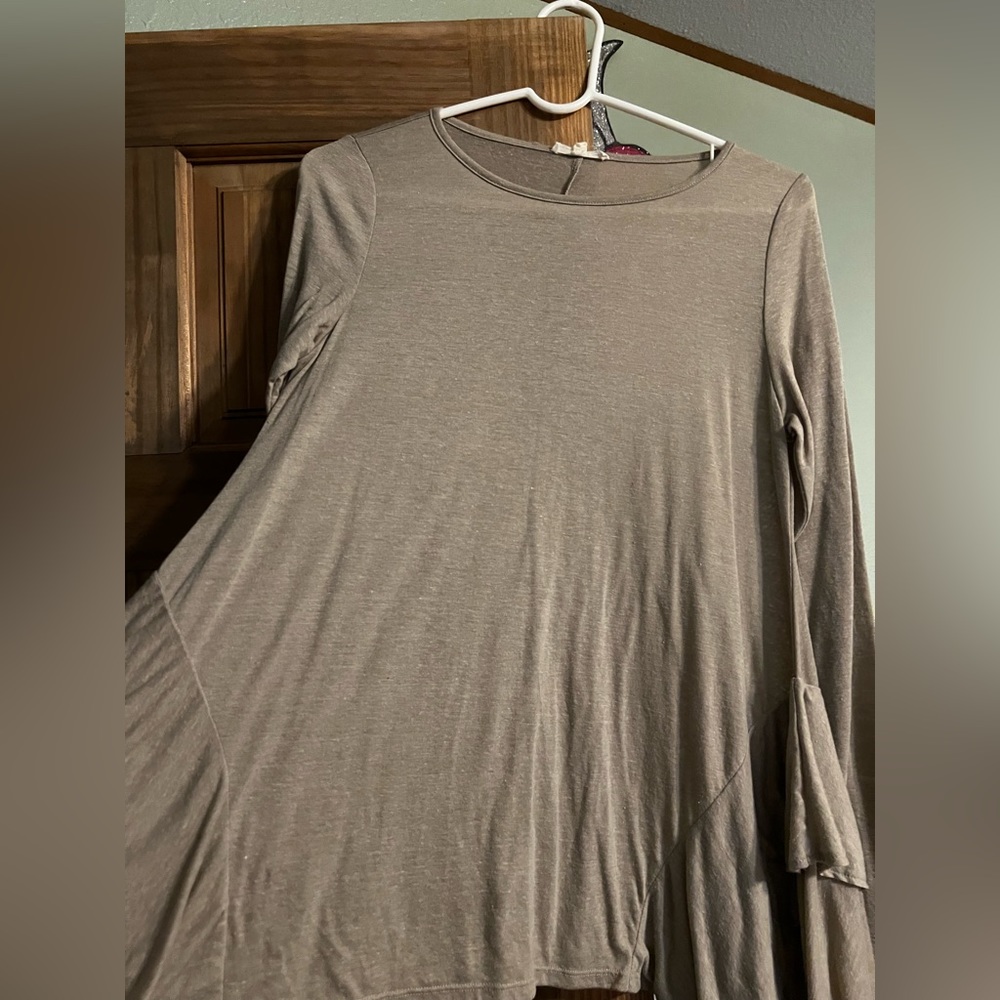 Women’s long sleeve top